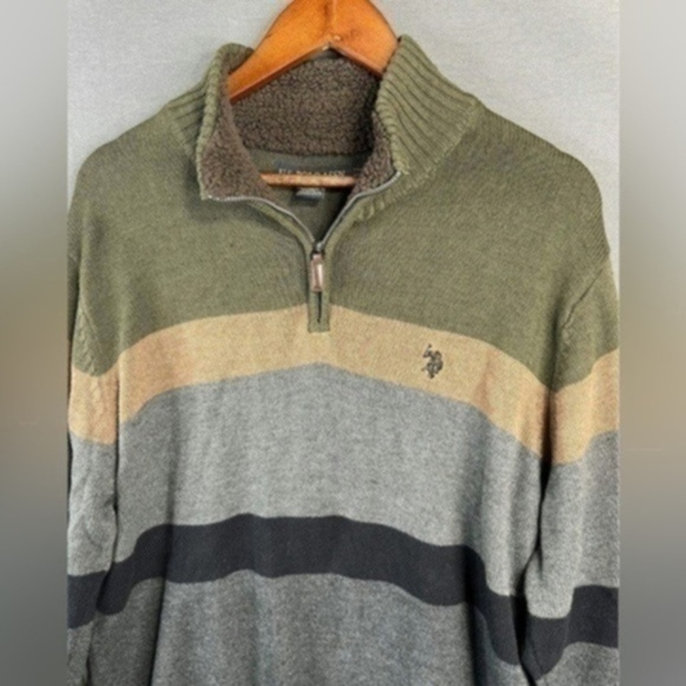 US Polo Assn. Mens Sweater Size L
Striped 1/4 Zip